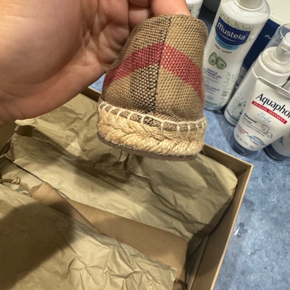 Burberry espadrilles size 38, used only once. Comes with boxes - Picture 7 of 8